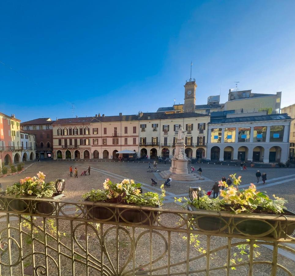 Hotel Dimora Conte Cavour Vercelli Esterno foto