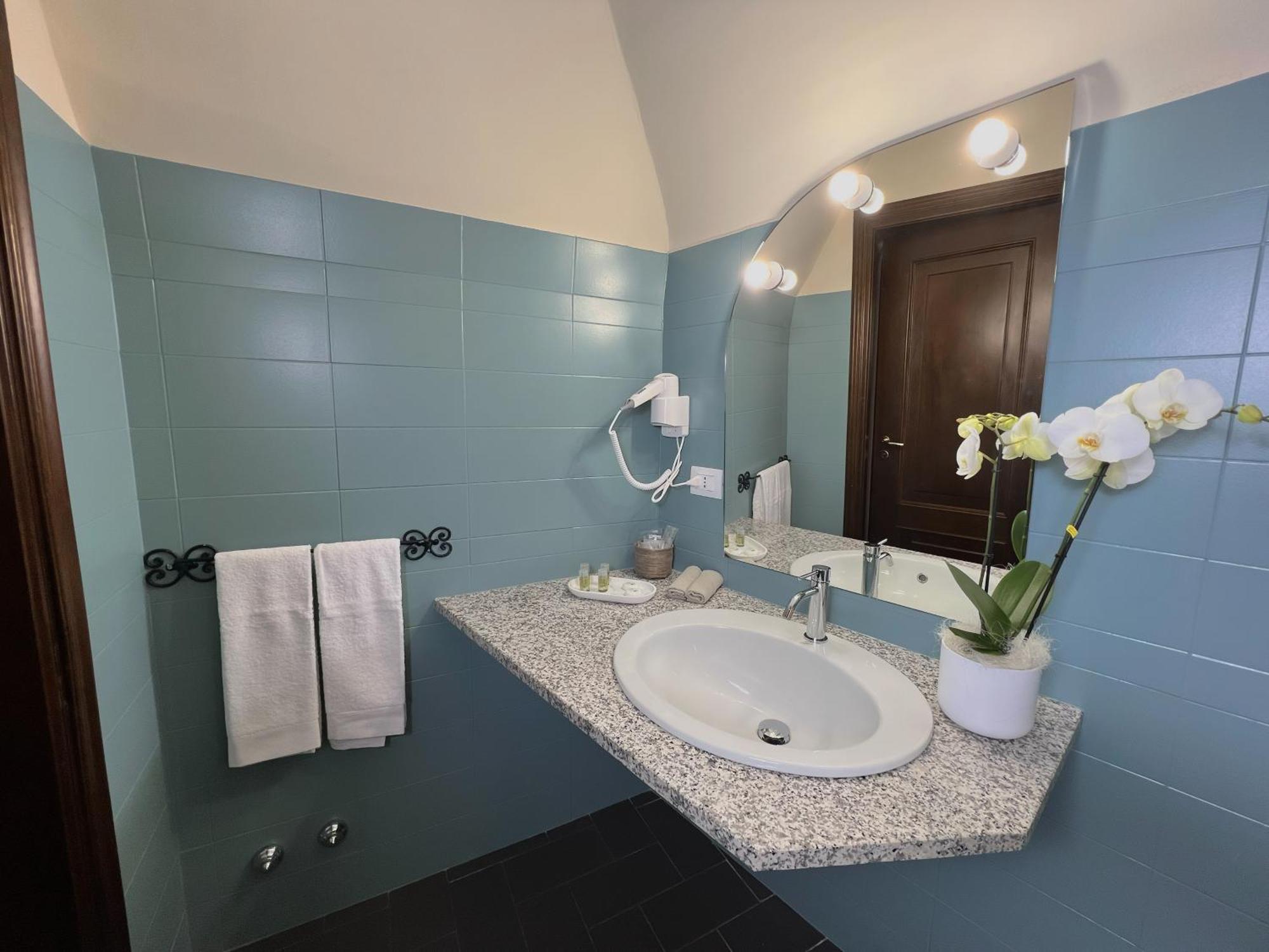 Hotel Dimora Conte Cavour Vercelli Esterno foto